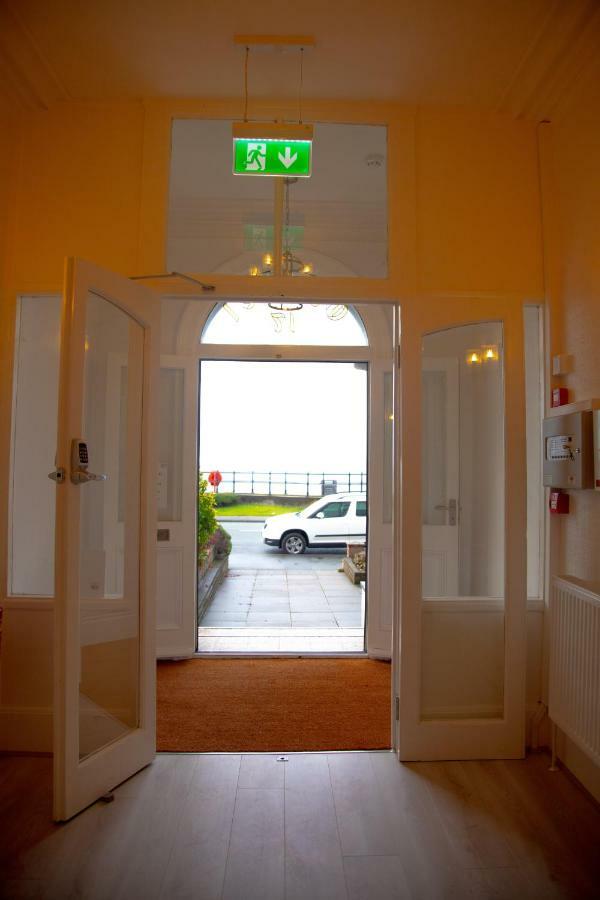 Carmel House Hotel Ландъндо Екстериор снимка